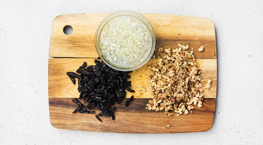 Салат Генерал со свеклой: шаг 2