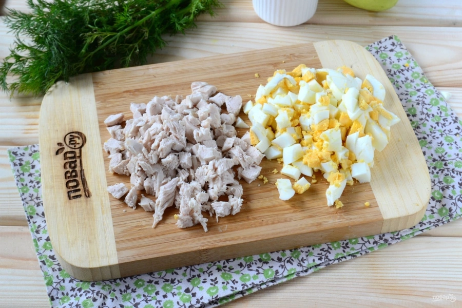 Шаг 2: Салат из кукурузы и куриной грудки