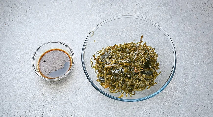 Салат из морской капусты с чили-заправкой: шаг 2