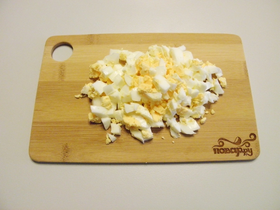 Шаг 2: Салат из печени трески