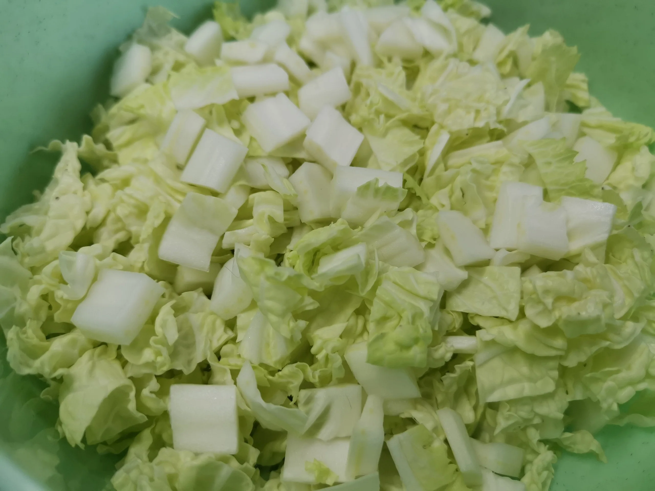 Шаг 2: Салат из пекинской капусты с помидорами