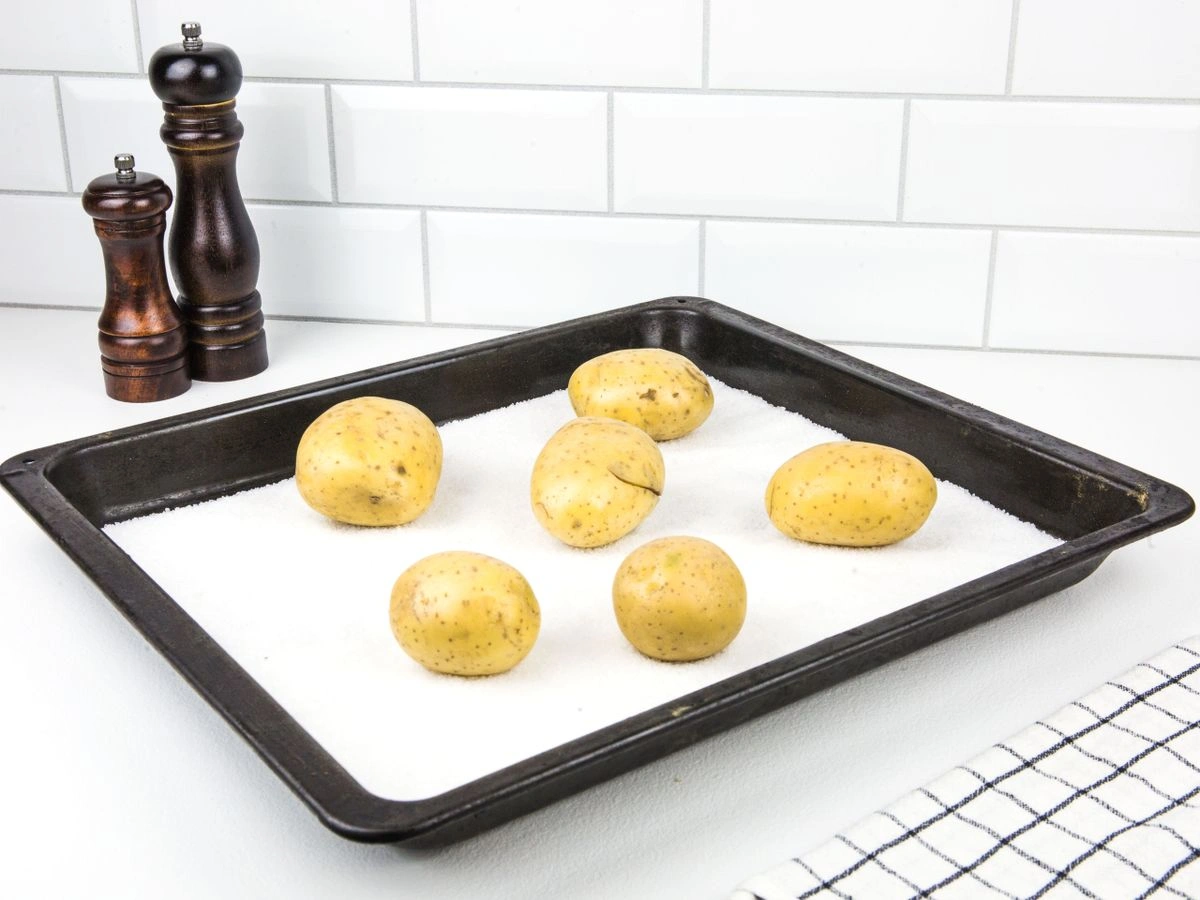 Шаг 2: Салат из томатов и запеченного картофеля