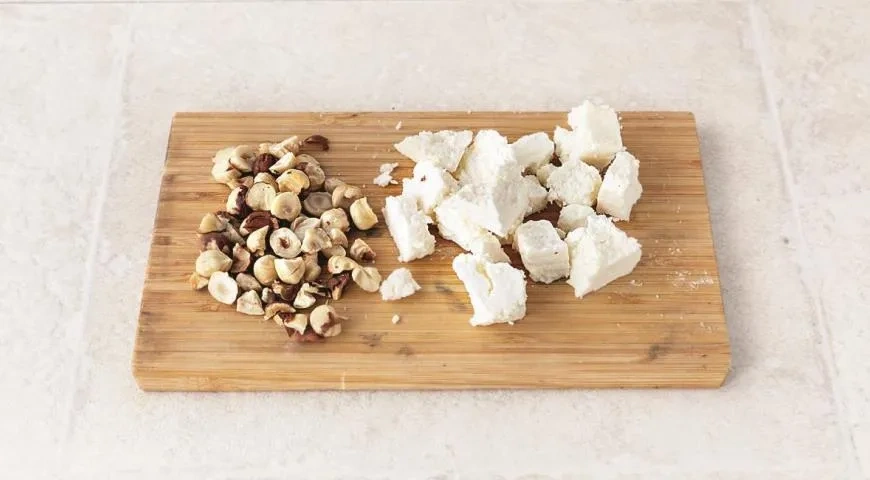 Салат из запеченной свеклы и адыгейского сыра: шаг 2