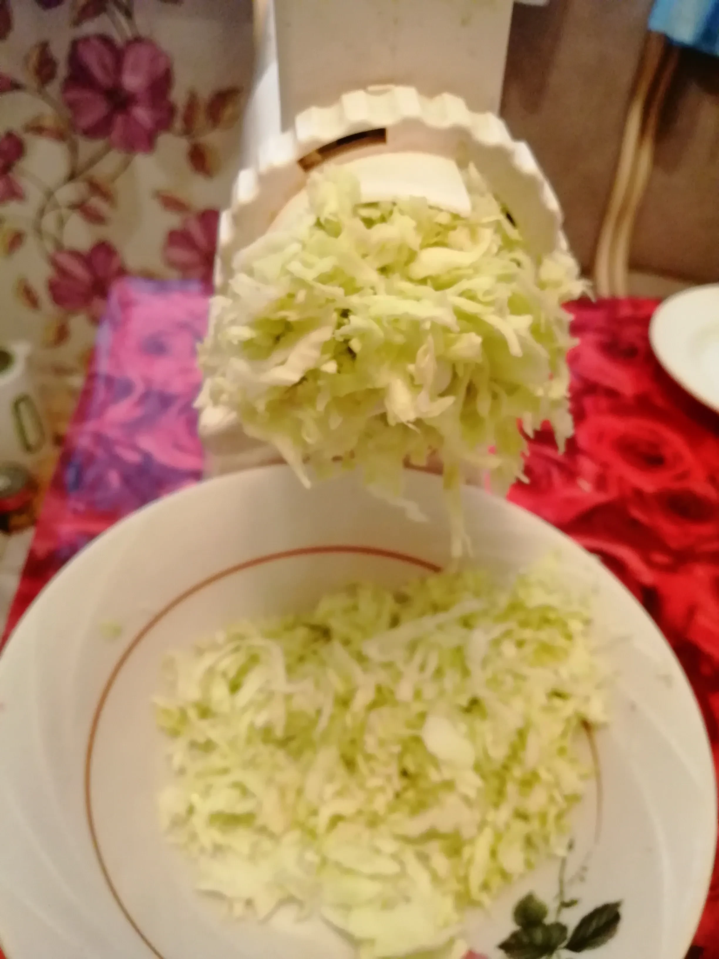 Салат капустный с кукурузой: шаг 2