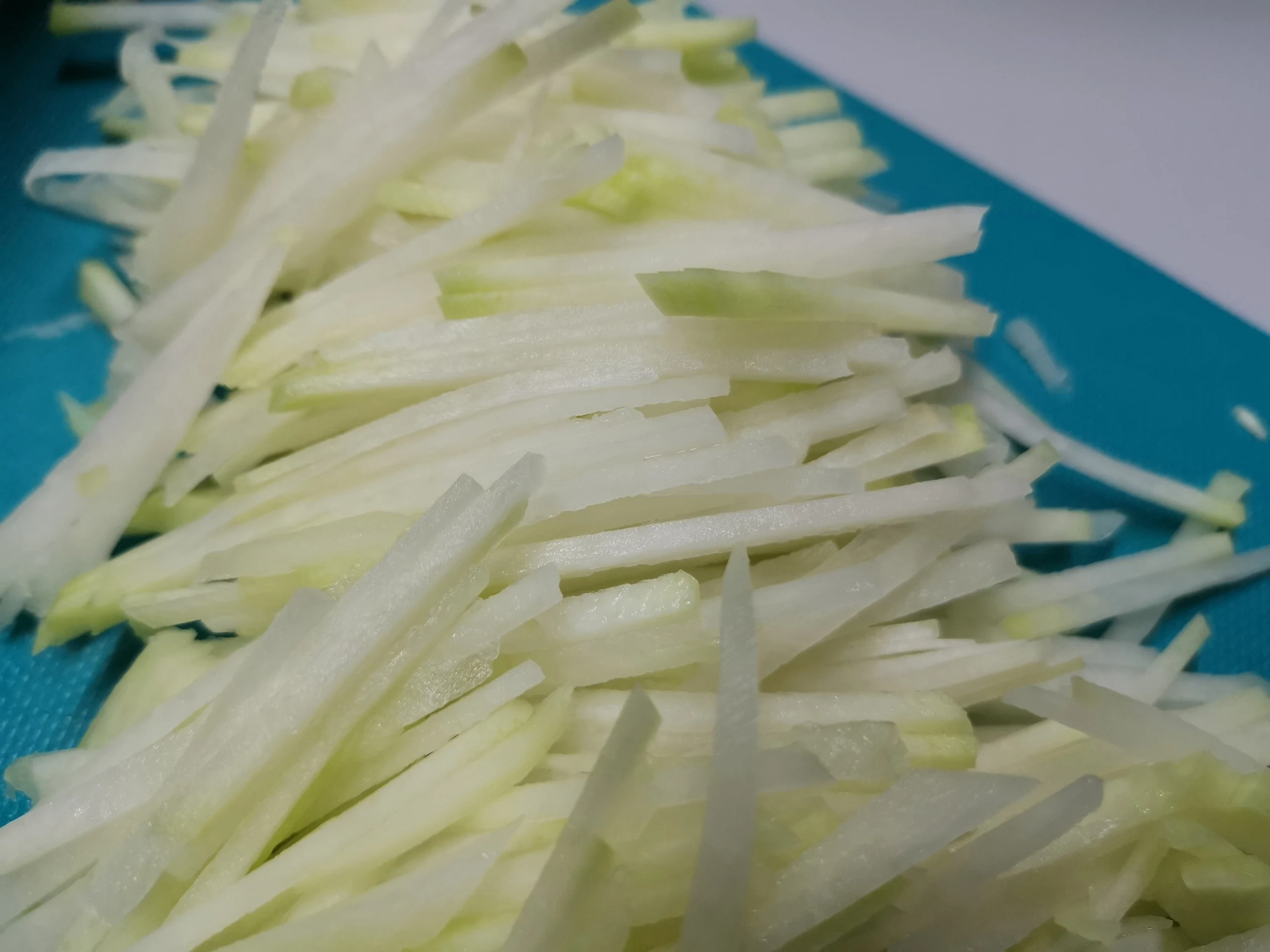 Шаг 2: Салат коул слоу с кольраби и сладким перцем