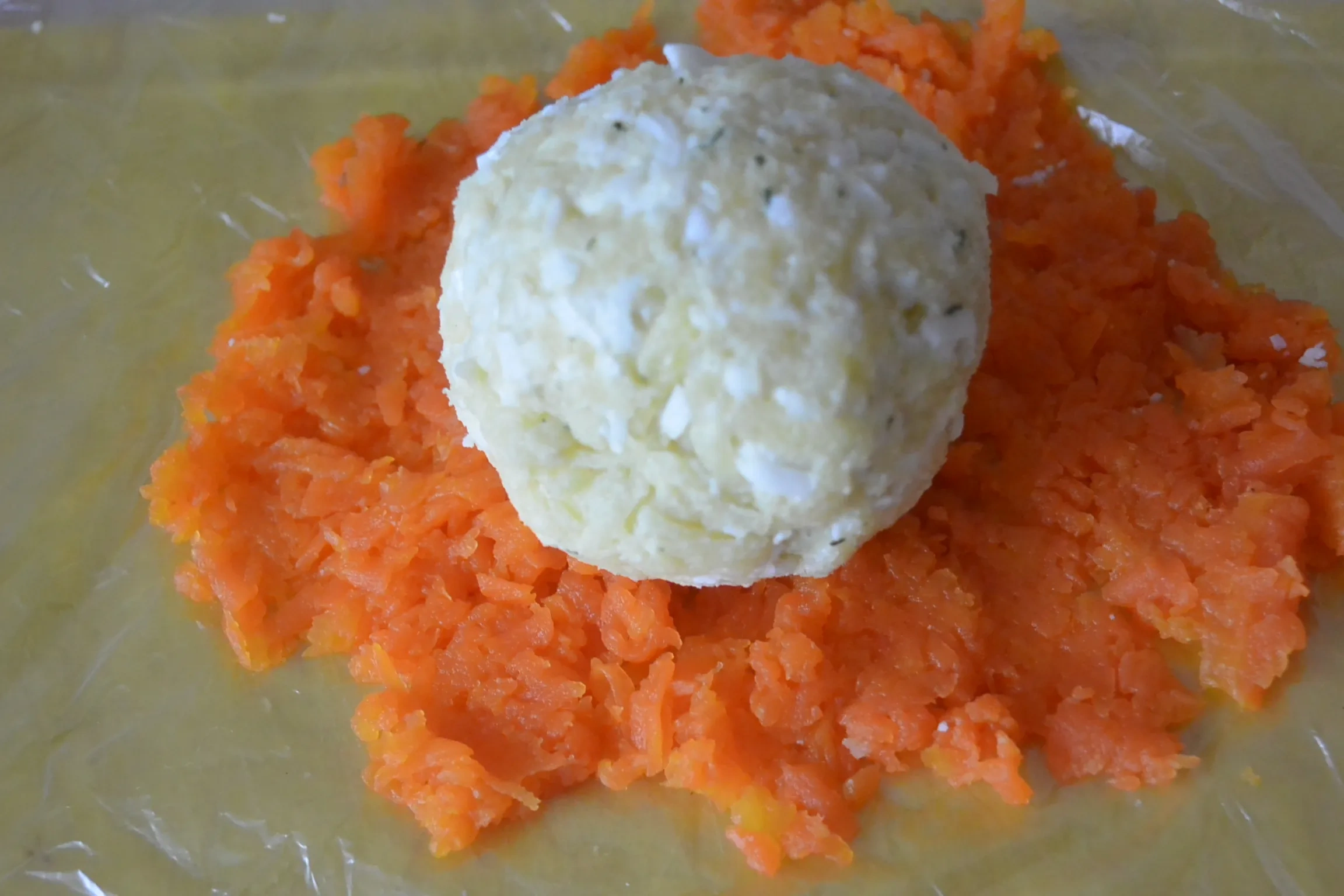 Салат «Мандаринки»: шаг 2