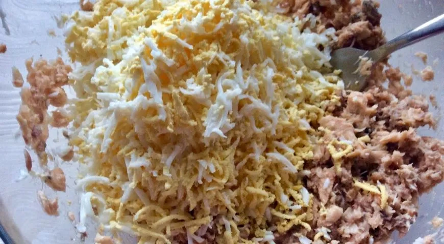 Салат- намазка с горбушей: шаг 2