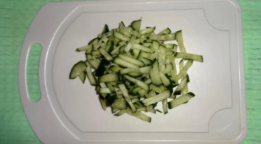 Салат "Одуванчики": шаг 2