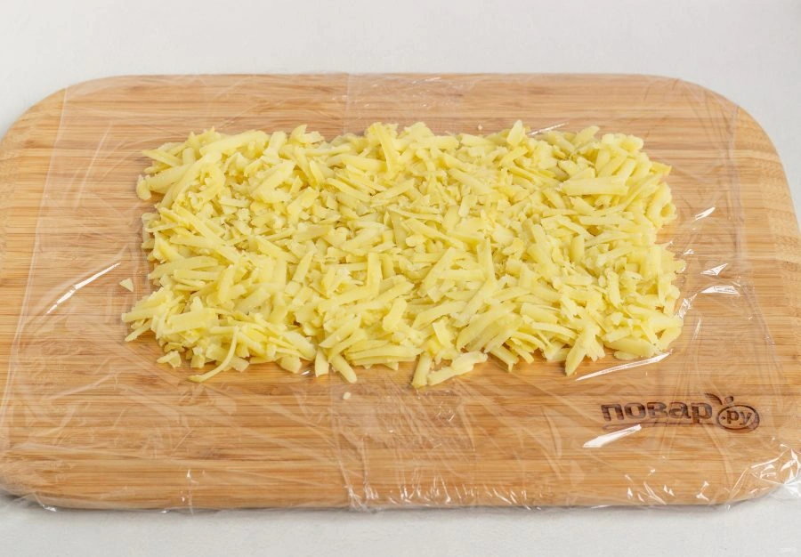 Шаг 2: Салат рулет мимоза на новый год 2026