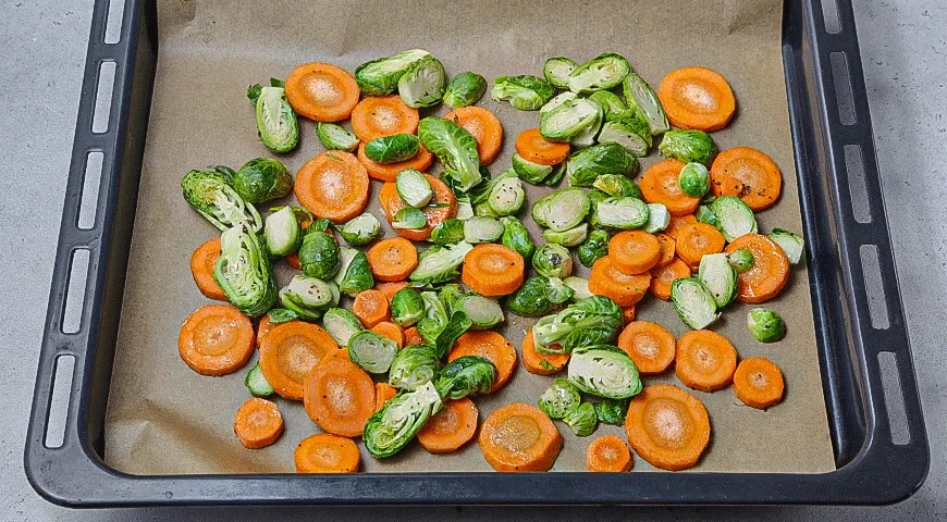 Салат с брюссельской капустой, яйцом и беконом: шаг 2