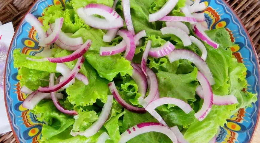 Салат с дыней, инжиром и брынзой: шаг 2