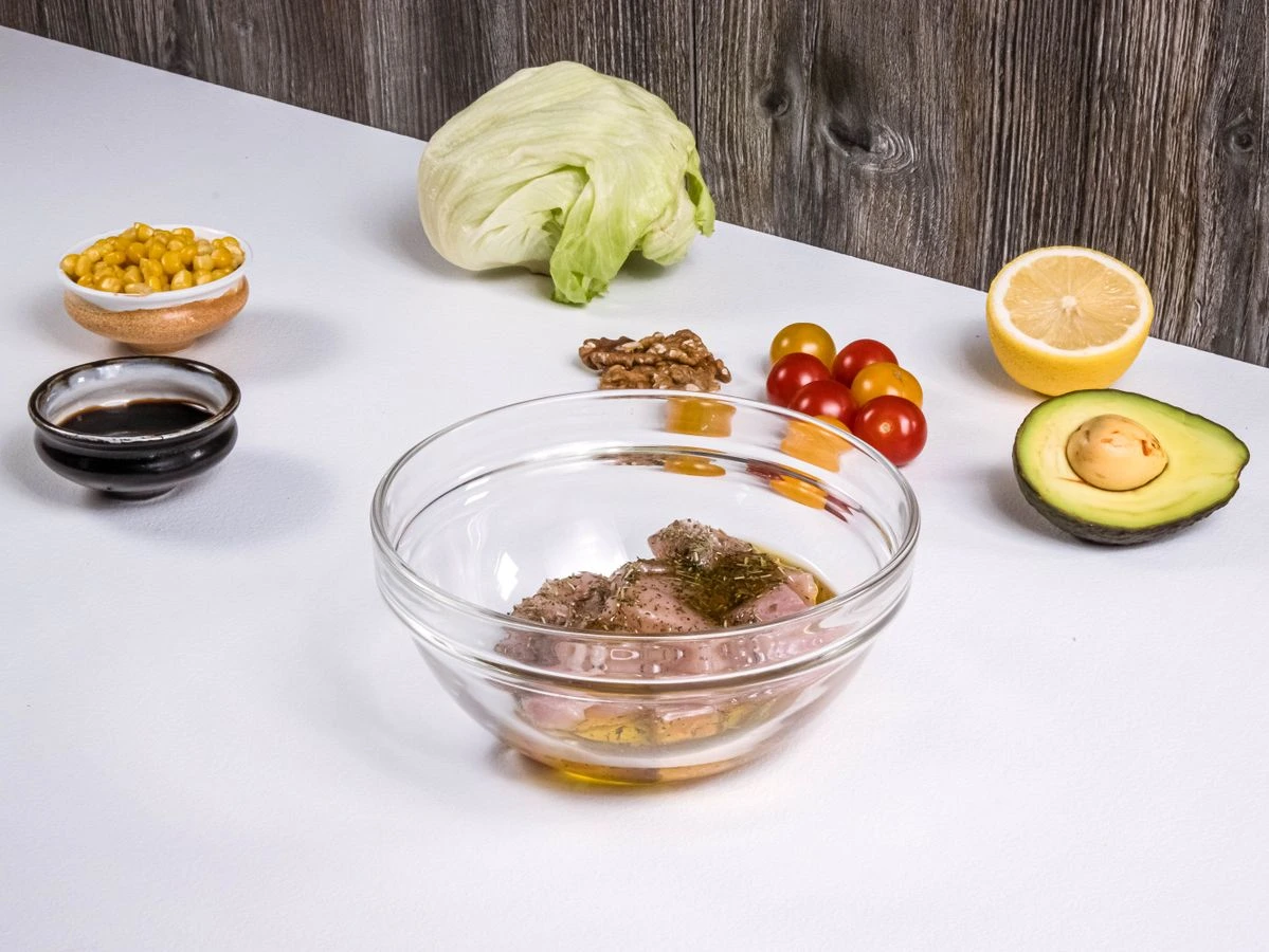 Шаг 2: Салат с курицей и авокадо