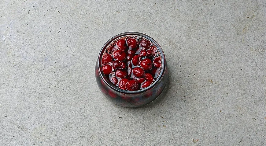 Салат с любительской колбасой и фисташками​: шаг 2