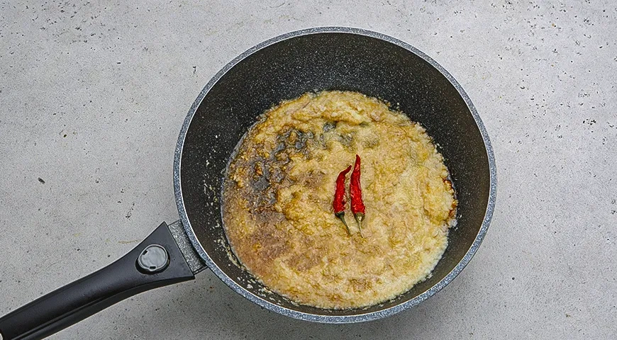 Салат с помело, креветками и острой заправкой: шаг 2