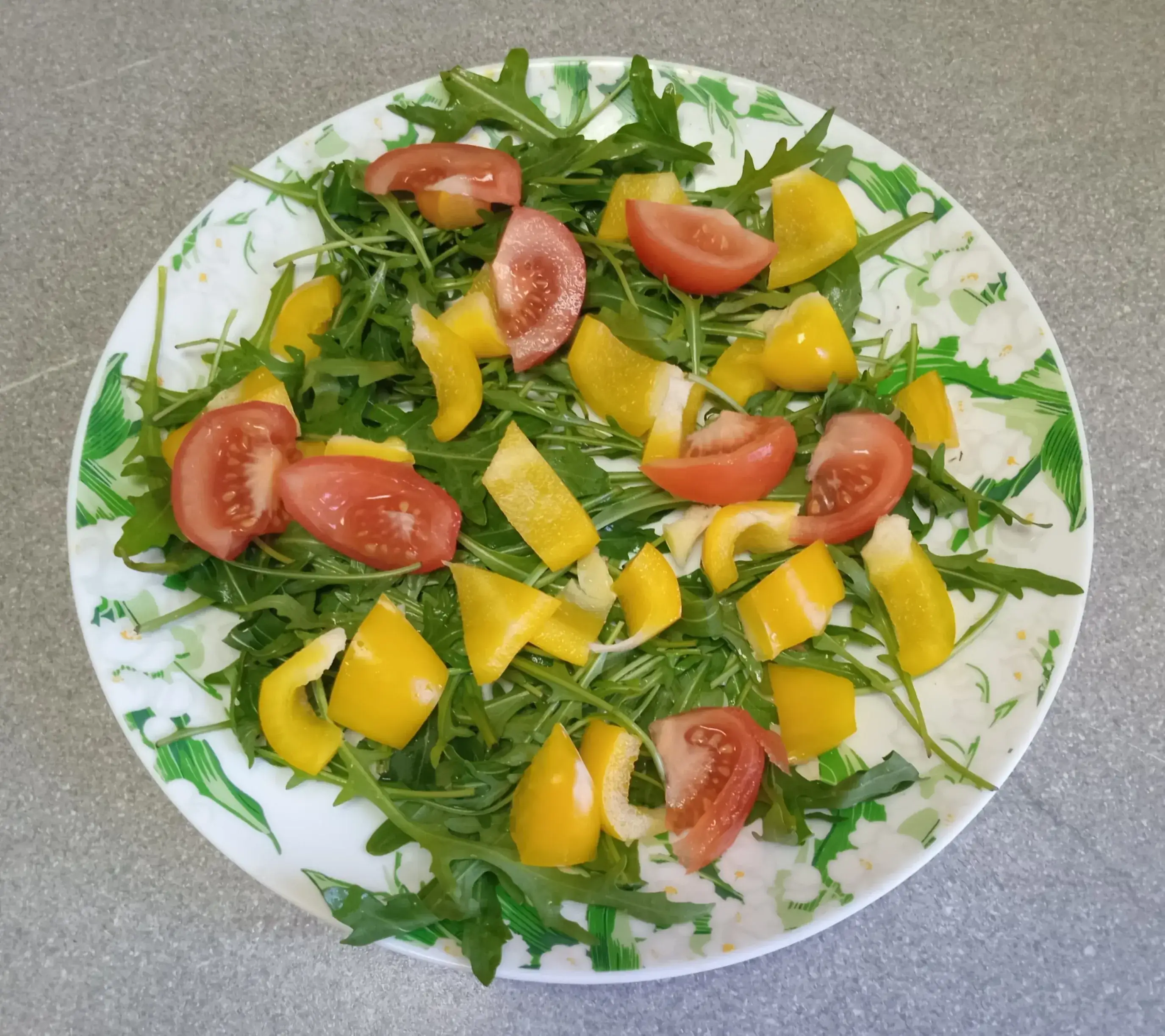 Салат с руколой, креветками и виноградом: шаг 2