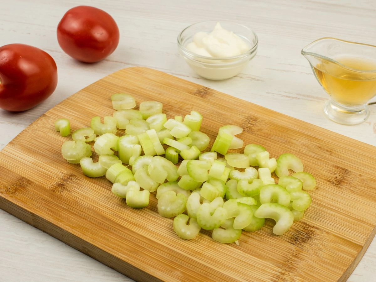 Шаг 2: Салат с сельдереем и капустой