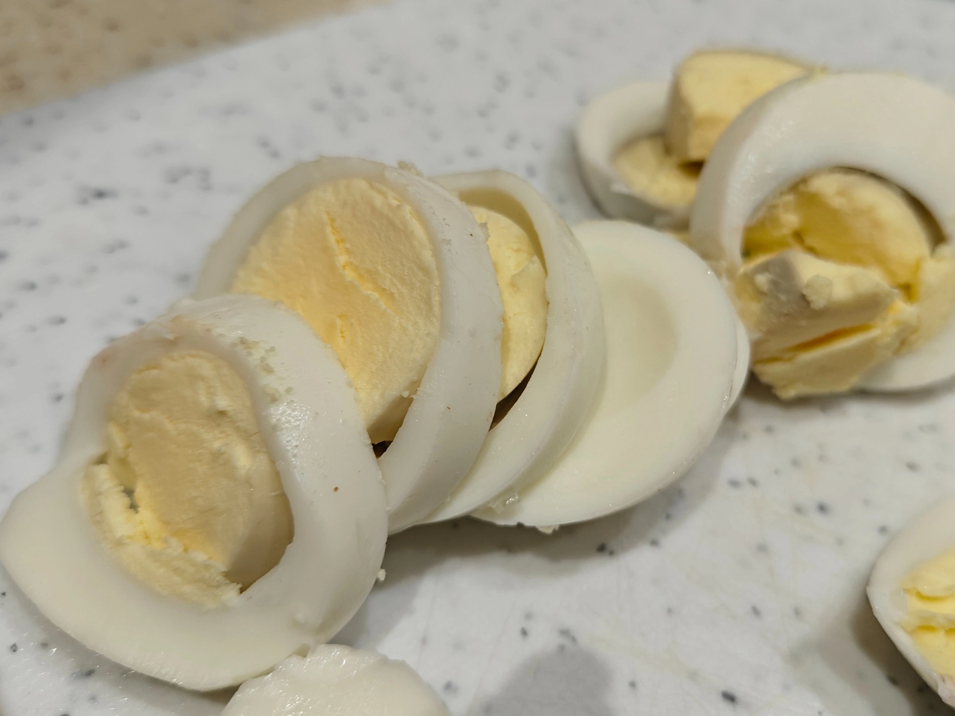 Шаг 2: Салат с тунцом и авокадо