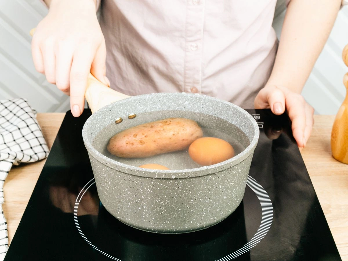 Шаг 2: Салат с ветчиной и маринованными опятами