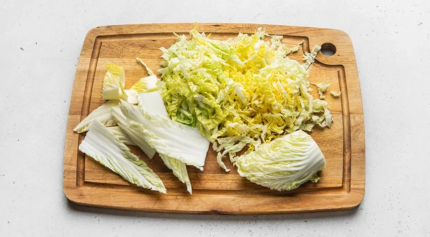 Салат «Стрелы Амура» с креветками и гранатом: шаг 2