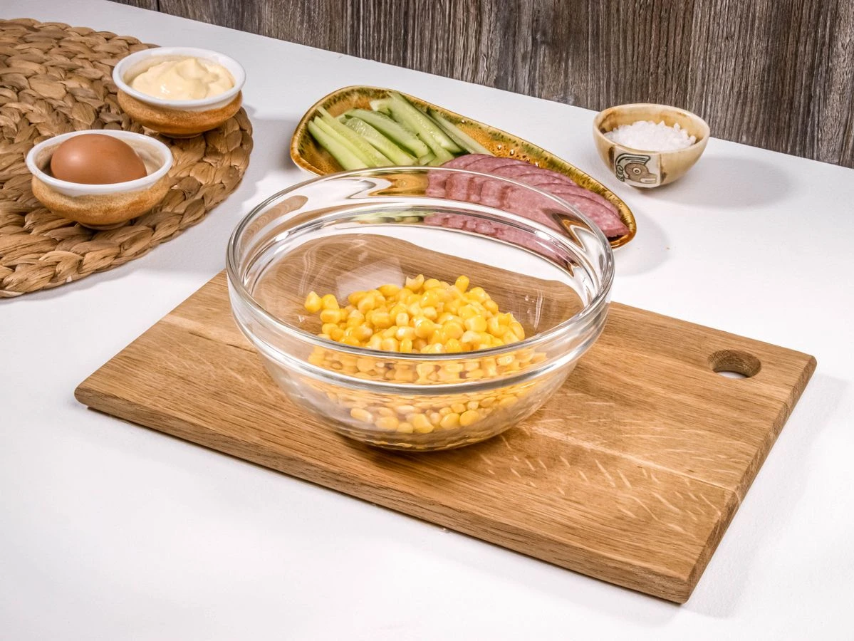 Шаг 2: Салат «Восточный» с кукурузой и огурцом