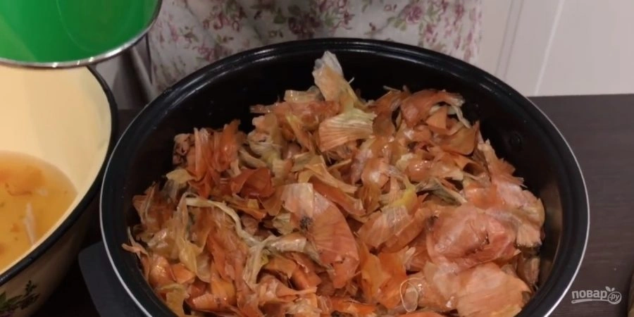 Шаг 2: Сало в лук о вой шелухе просто и вкус но