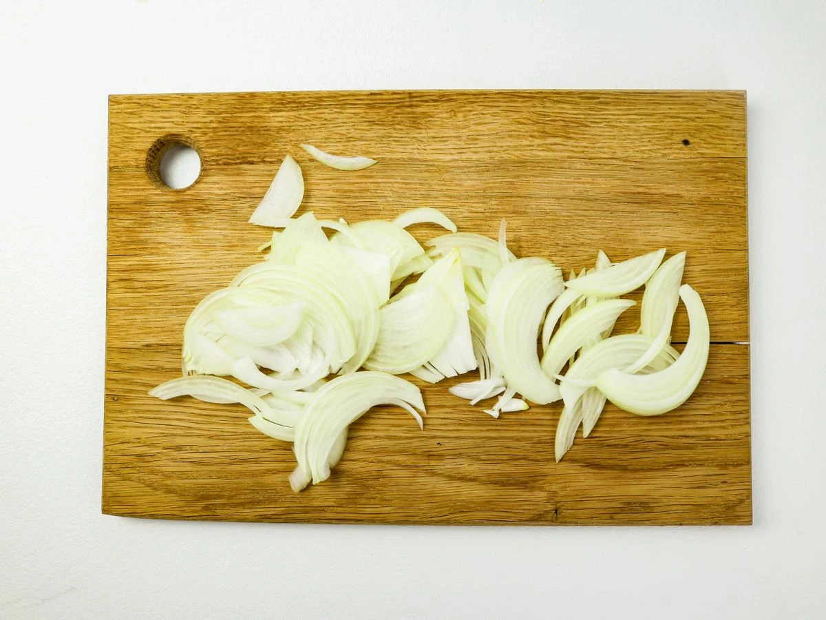 Шаг 2: Сардельки с тушеными овощами