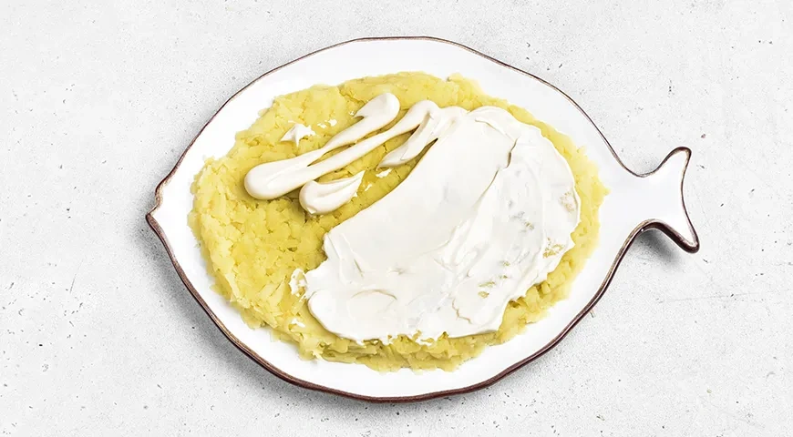 Селедка под шубой без свеклы: шаг 2