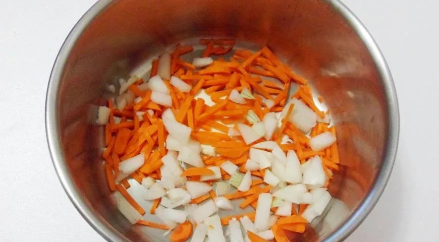 Щи с копчеными ребрышками: шаг 2