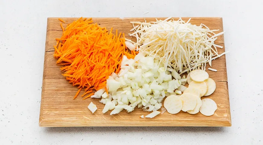 Щи монастырские с грибами: шаг 2