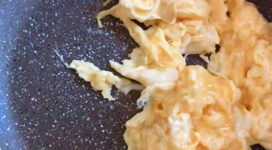 Скрэмбл без молока: шаг 2