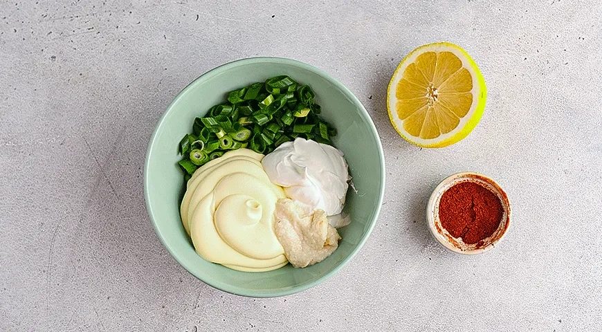 Сметанно-майонезный соус с хреном: шаг 2