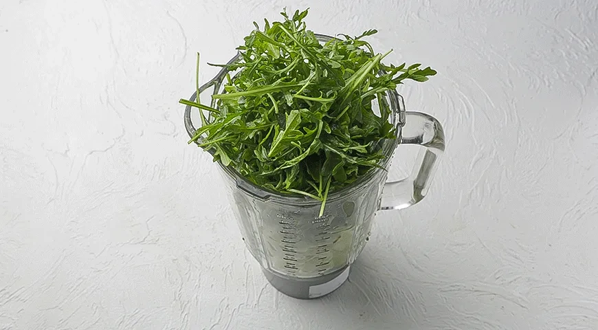 Смузи из огурца и зелени «Зеленая Мэри»: шаг 2