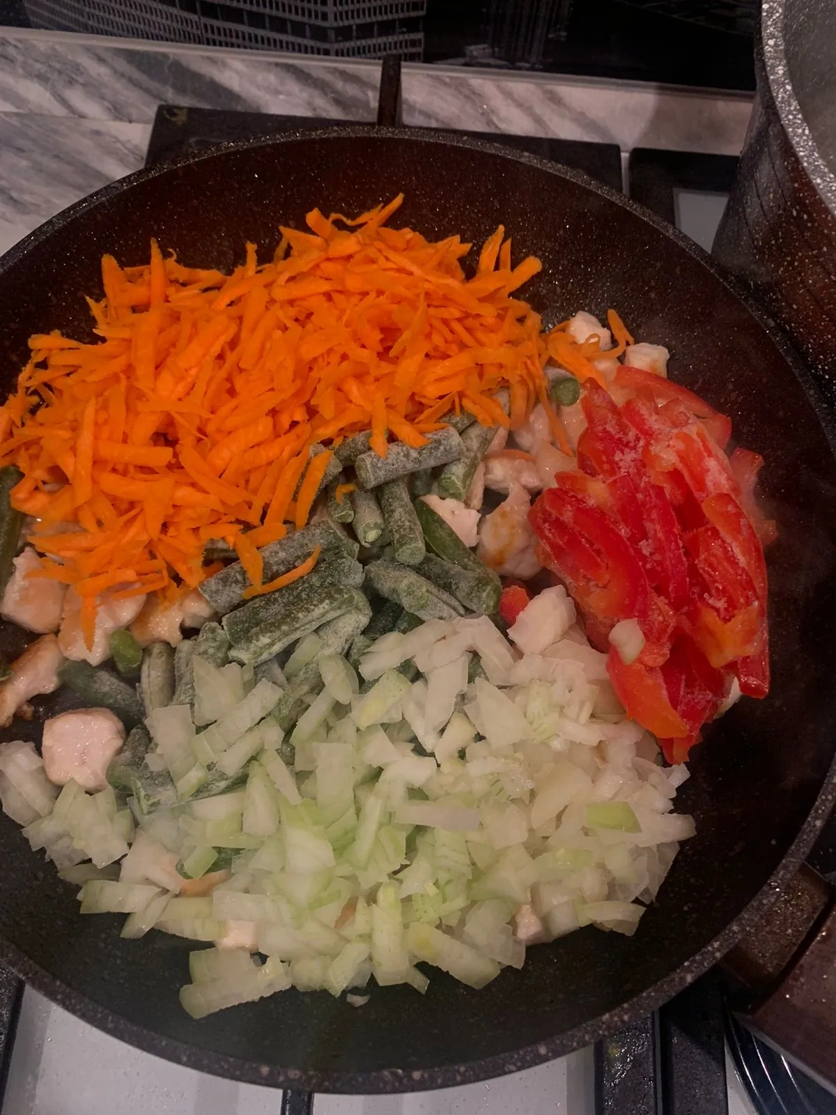 Гречневая лапша с курицей и овощами: шаг 2