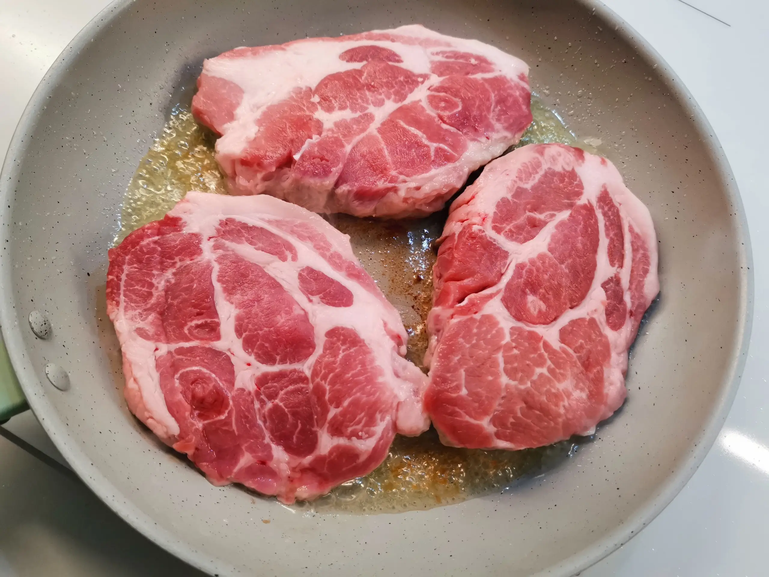 Шаг 2: Сочный стейк из свинины