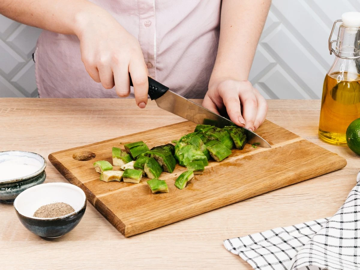 Шаг 2: Соус «Гуакамоле»