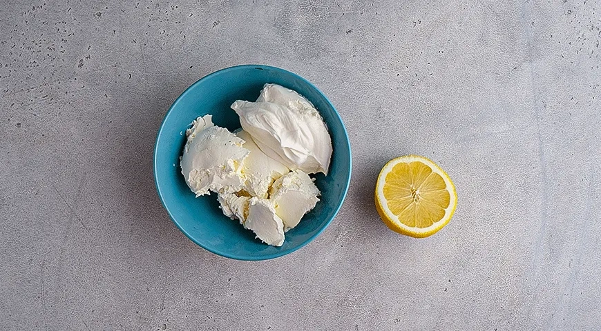 Соус из творожного сыра с копченым лососем: шаг 2