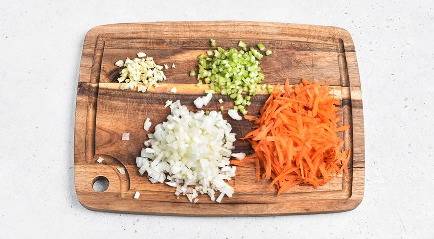 Спагетти по-домашнему с курицей и овощами в соусе: шаг 2