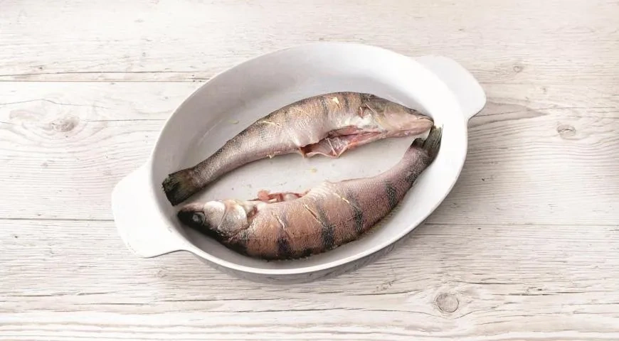 Судак с картофелем и пореем: шаг 2