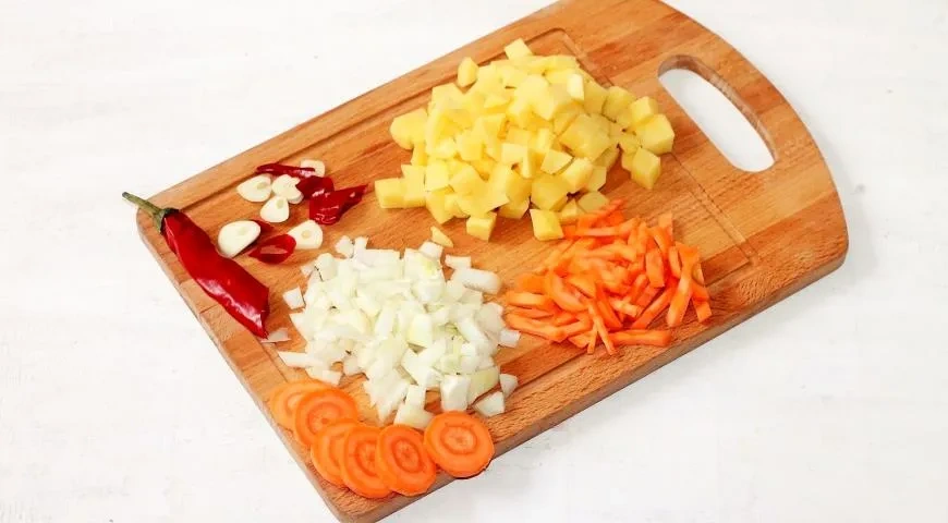 Суп с тунцом и клюквой: шаг 2