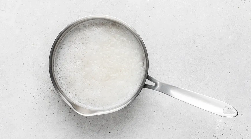 Суши-торт с крабовыми палочками: шаг 2