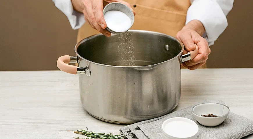 Свиная рулька в темном пиве с квашеной капустой: шаг 2