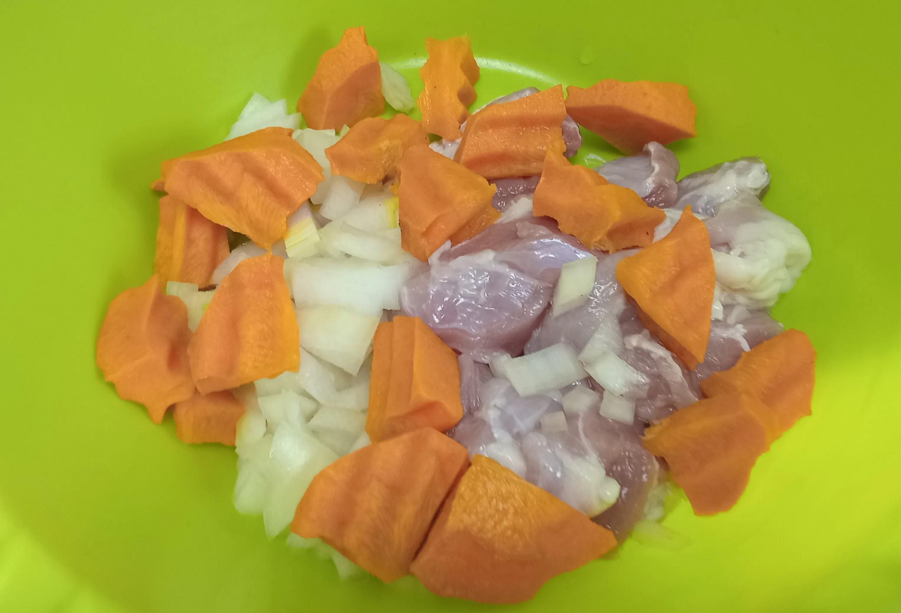 Свинина с картофелем в горшочках: шаг 2