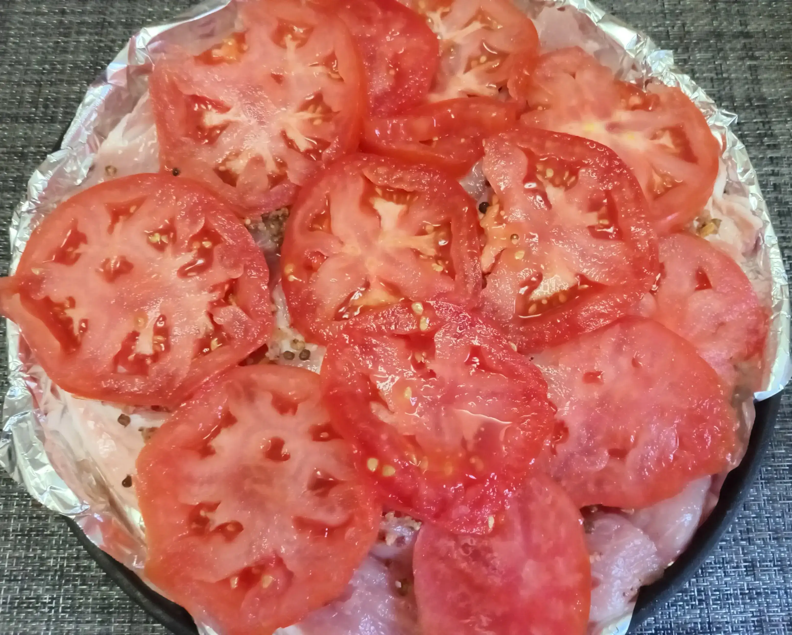 Свинина запечённая под помидорами: шаг 2