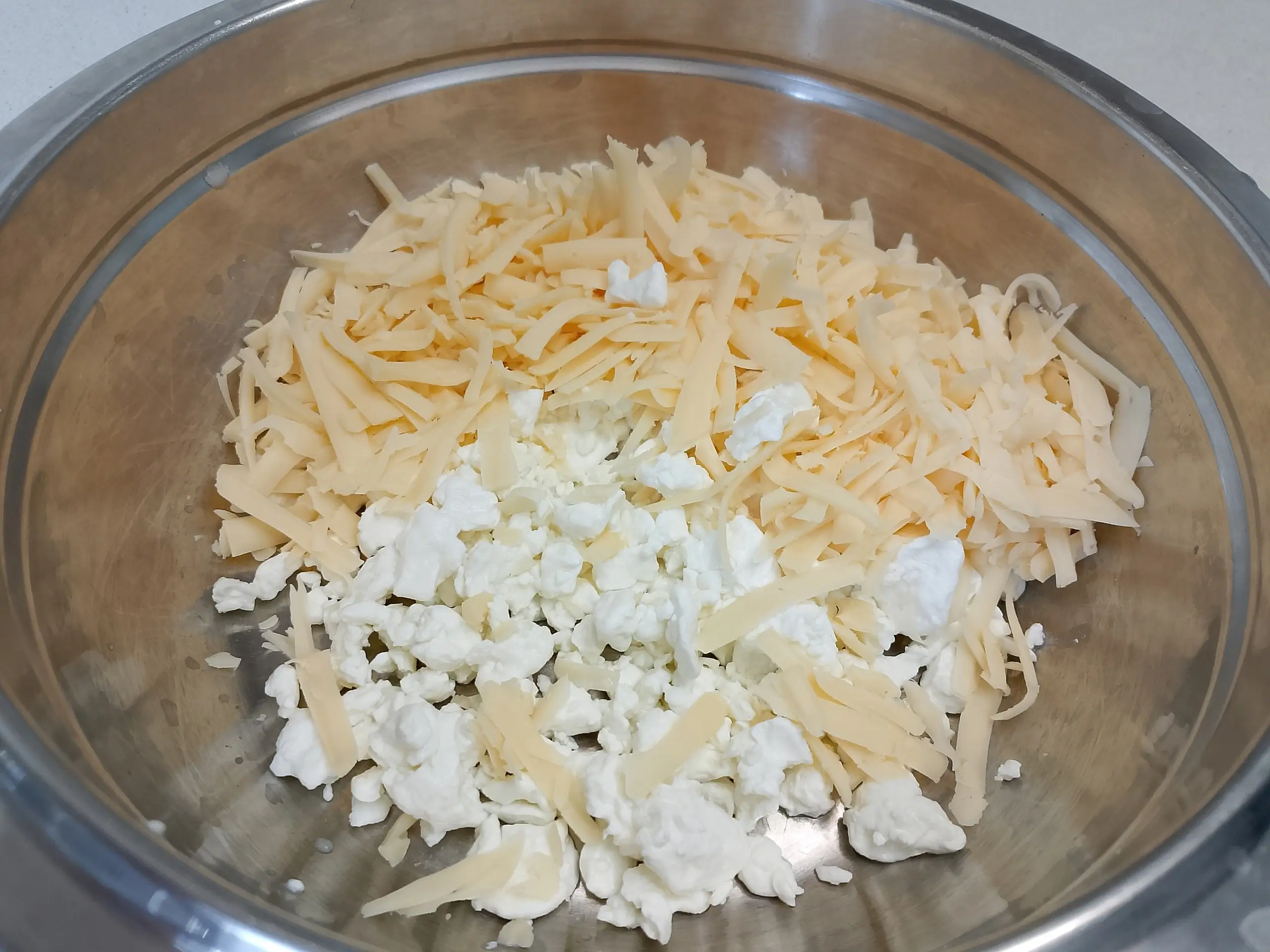 Шаг 2: Сырная лепешка с грибами