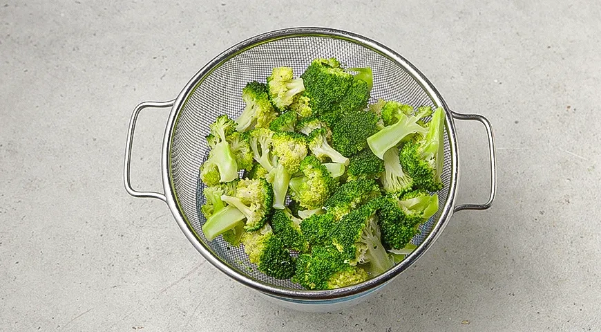 Тарт с брокколи, сыром и орехами: шаг 2