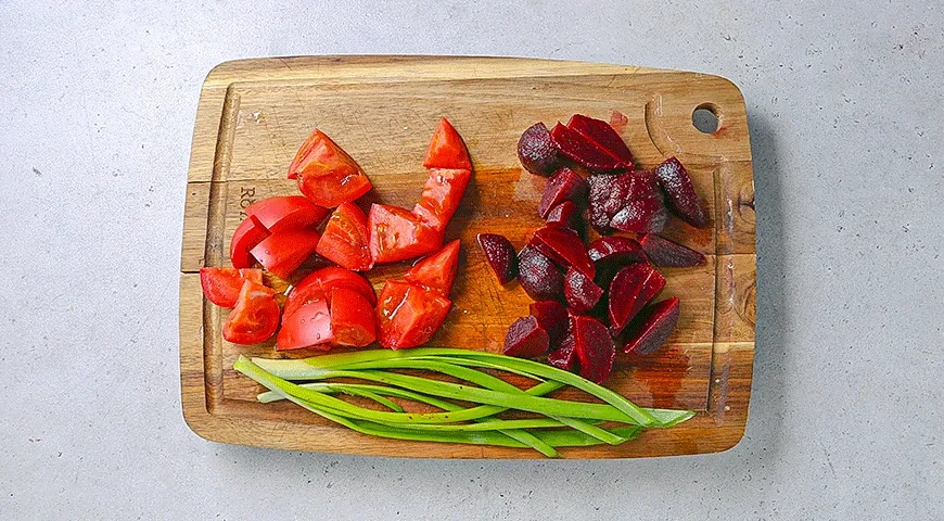 Теплый салат из куриной печени со свеклой: шаг 2