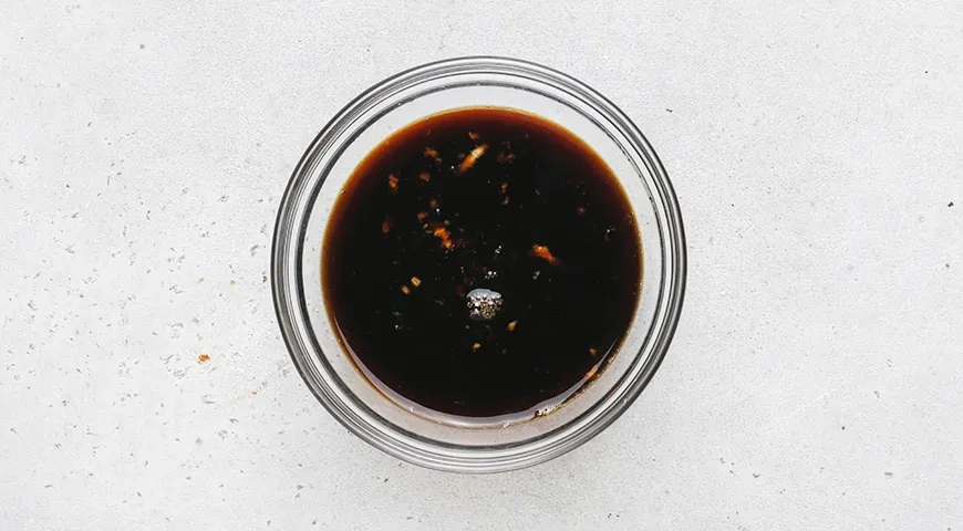 Теплый салат из огурцов, помидоров и баклажанов: шаг 2