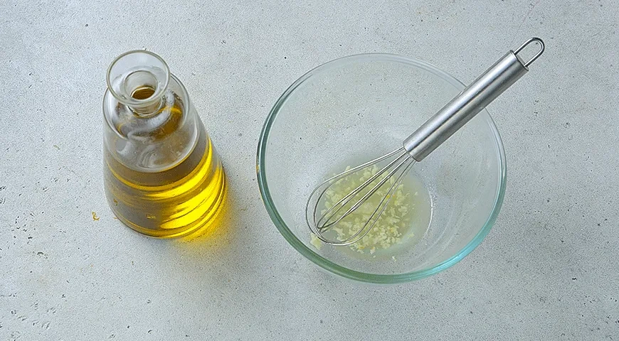 Теплый салат с хрустящей тыквой и колбасой: шаг 2