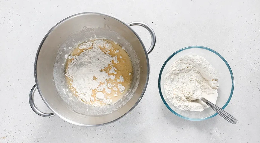 Тонкие блины на ряженке: шаг 2