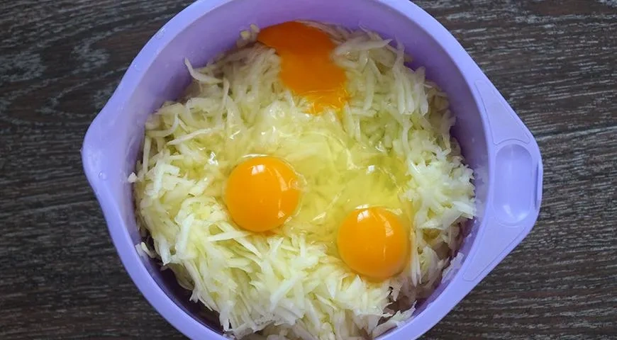 Торт из кабачков с сыром и помидорами: шаг 2